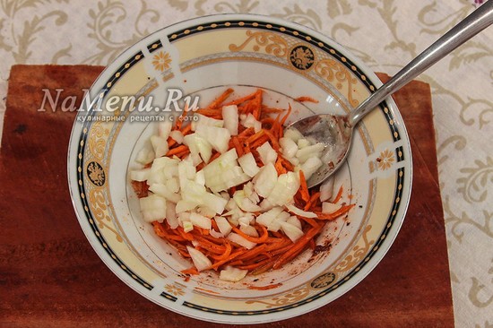 Салат Ералаш на Пасху – с корейской морковкой, курицей и кириешками