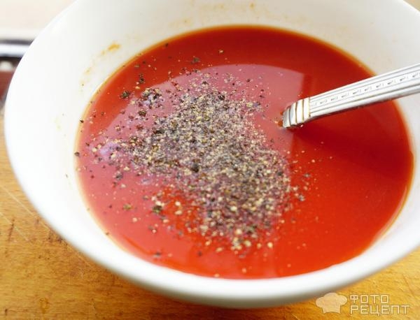 Рецепт: Мясные ежики на овощной подушке - под томатно-сметанным соусом и моцареллой