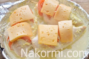 Куриная грудка, запеченная с сыром и помидорами в духовке