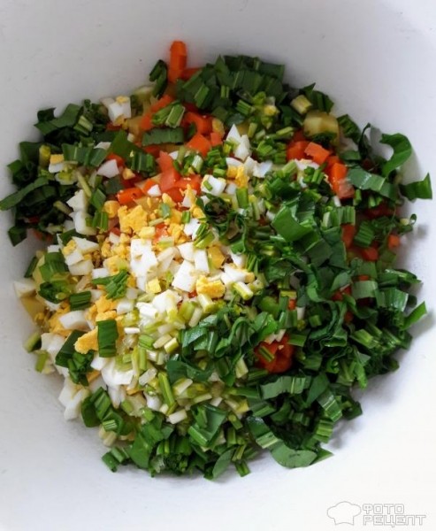 Рецепт: Салат из черемши - с приятным чесночным вкусом!