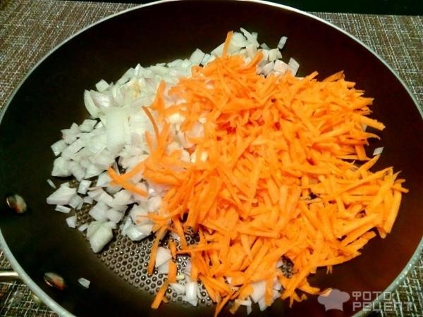 Рецепт: Куриные котлеты под яично-овощной шубкой в духовке - по-домашнему