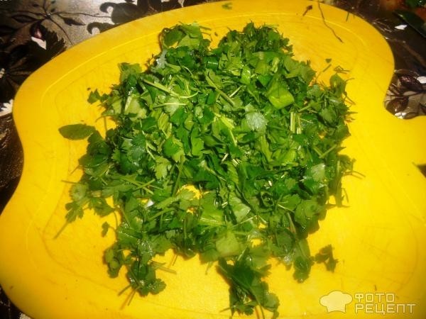 Рецепт: Салат из свежей зелени - легкий и полезный