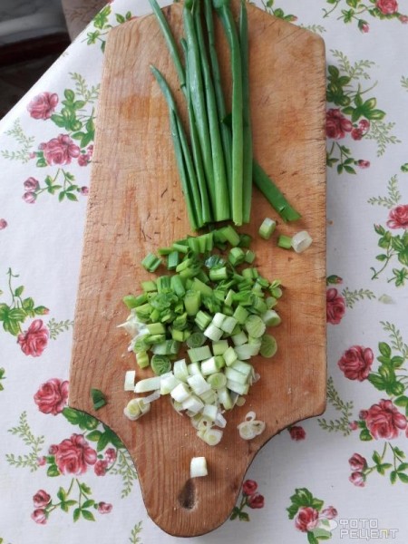 Рецепт: Салат из черемши - с приятным чесночным вкусом!