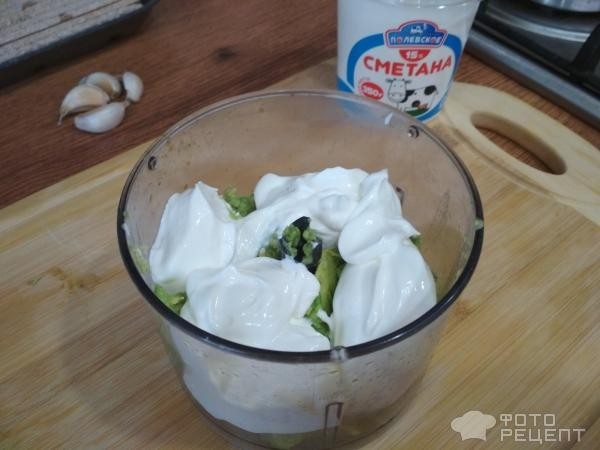 Рецепт: Соус из авокадо - сметаны с чесноком
