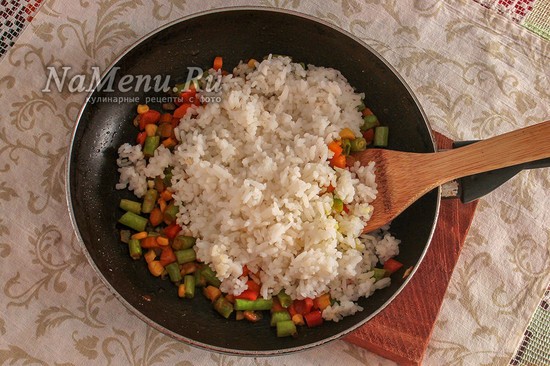Рис с овощами на сковороде – постный рецепт