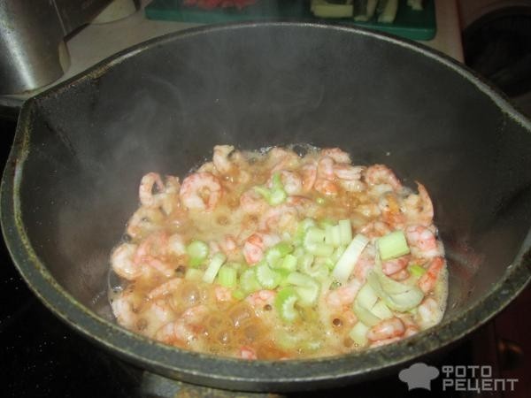 Рецепт: Чап-чой с креветками и зеленым горошком - с пшеничной лапшой
