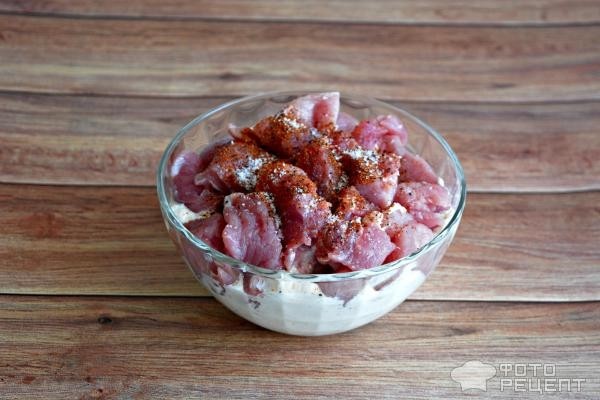 Рецепт: Шашлык из свинины в духовке - Самый быстрый маринад для шашлыка из свинины - майонез с луком
