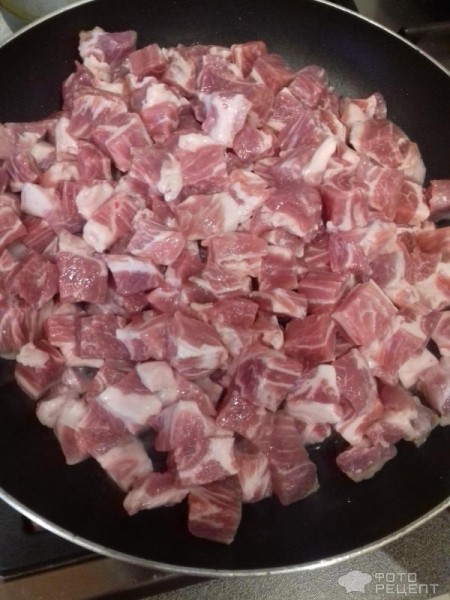Рецепт: Свинина под сметанным соусом - На сковороде.