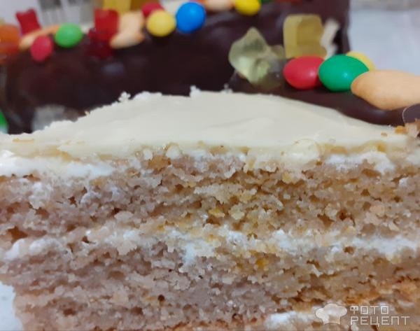 Рецепт: Торт с тыквой - Торт на день рождения "Детское счастье" с двумя видами шоколада и множеством сладостей.