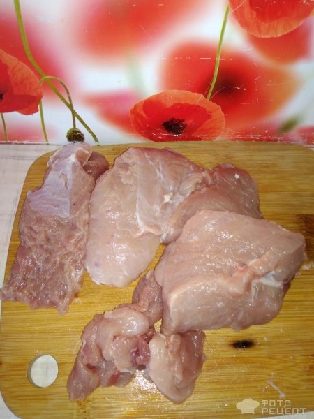 Рецепт: Свинина тушенная с айвой и черносливом - Сочная и ароматная