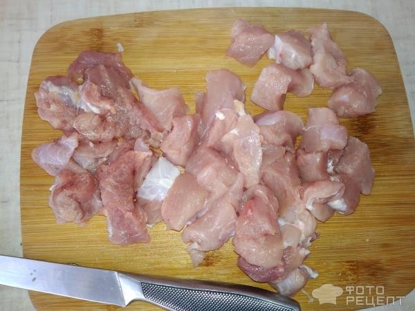 Рецепт: Свинина тушенная с айвой и черносливом - Сочная и ароматная