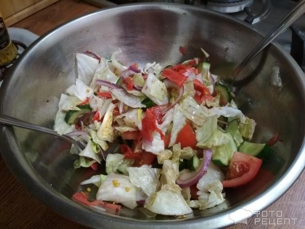 Рецепт: Салат овощной Айсберг - с маринованным имбирем и соевым соусом
