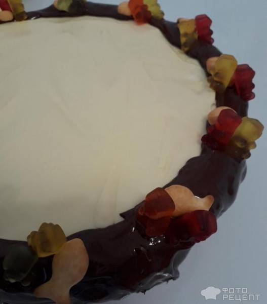 Рецепт: Торт с тыквой - Торт на день рождения "Детское счастье" с двумя видами шоколада и множеством сладостей.