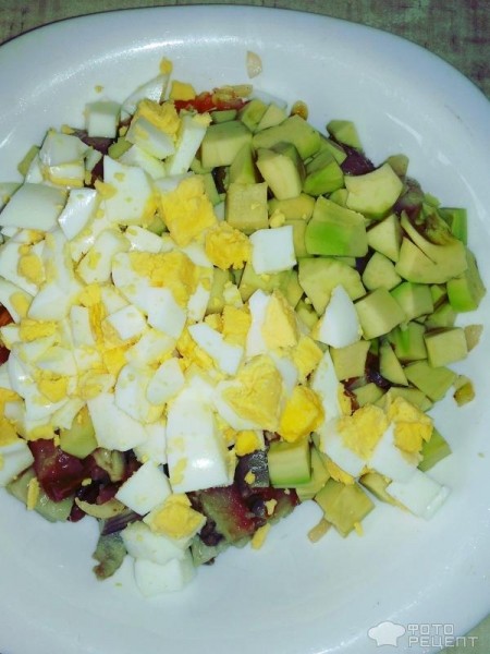 Рецепт: Салат из авокадо, селедки и яиц - "Солнечный"