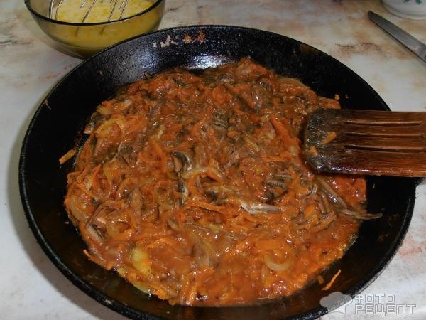 Рецепт: Омлет на сковороде - с килькой в томатном соусе