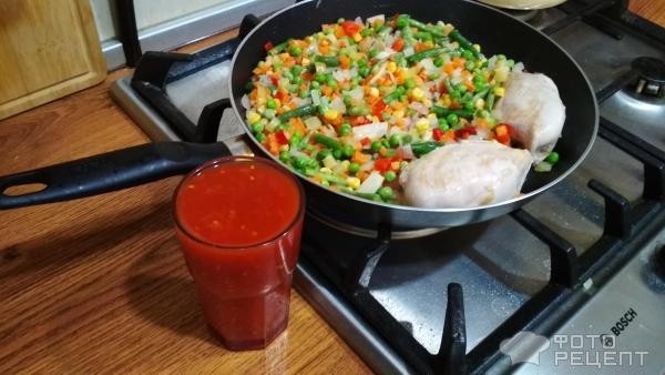 Рецепт: Мексиканская смесь с куриным филе - с помидорами в собственном соку