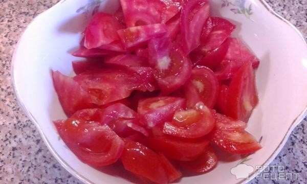 Рецепт: Салат из помидоров - Помидоры, лук, сметана - больше ничего не надо!