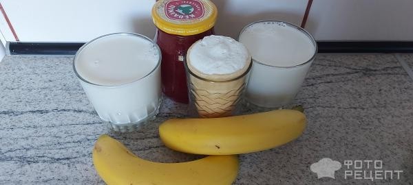 Рецепт: Молочный коктейль с бананами и мороженым - при помощи блендера .