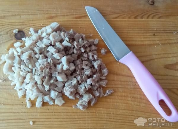 Рецепт: Салат из домашних бобов - с солеными огурцами и свининой