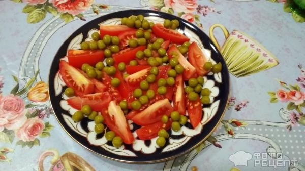 Рецепт: Салат с тунцом и свежими помидорами - с зелёным горошком и отрубями