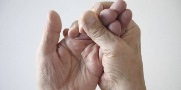 Почему немеют пальцы рук: причины