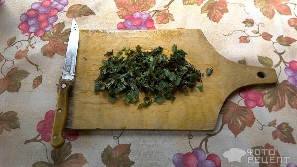 Рецепт: Салат из помидоров - Пикантный салат с маринованным луком и мятой