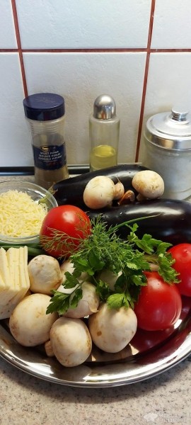Рецепт: Баклажаны запеченные с сыром и шампиньонами - в духовке